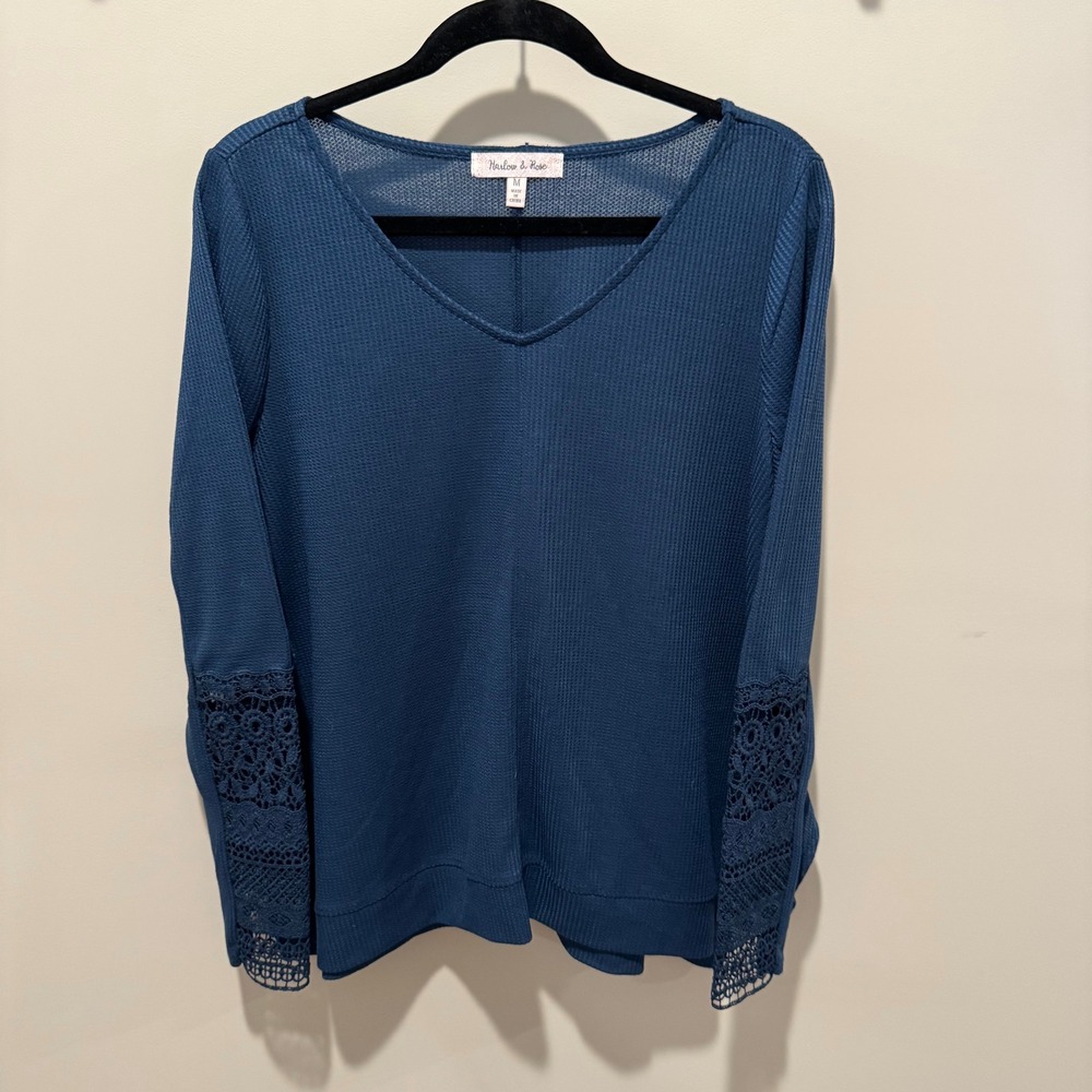 Harlow & Rose Womens‎ Top Medium Blue Waffle Knit V Neck Long Sleeve Lace Cuff
